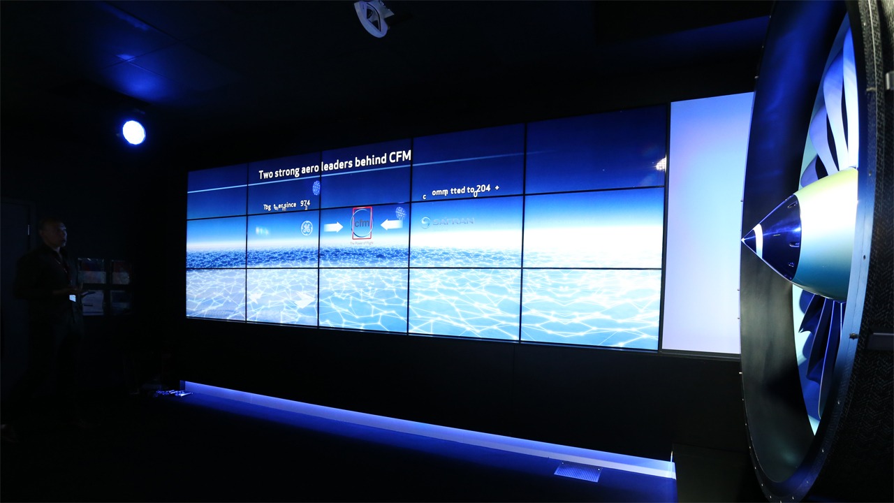 Massive Interactive Aviation Showroom - VENTUZ